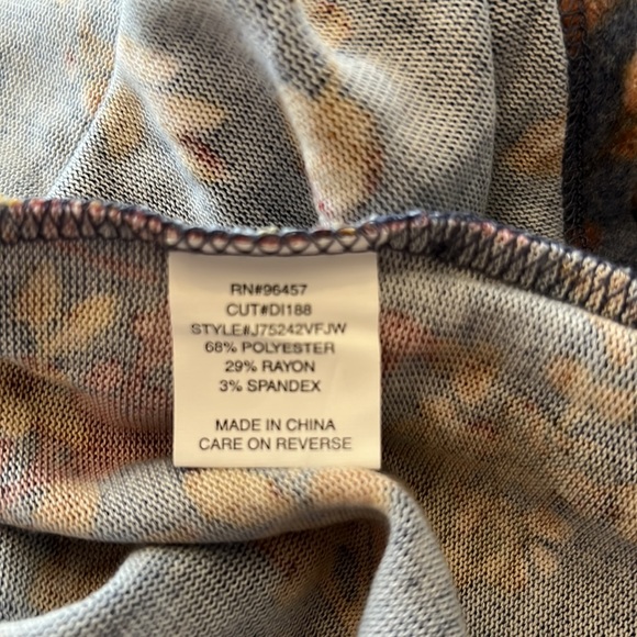 Eyeshadow front knot floral sweater - Picture 7 of 7